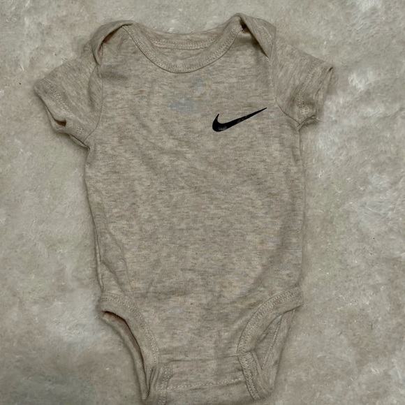 Nike 3M Bodysuit Trio with pants- Tan, White, and Gray - Picture 4 of 6